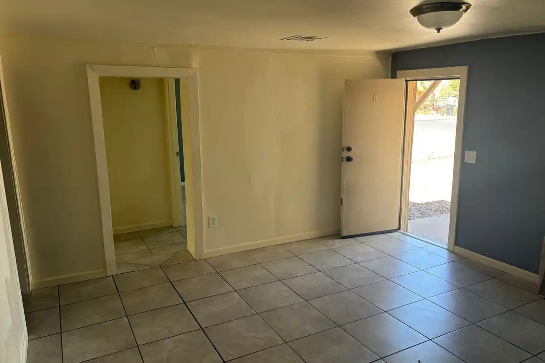 Apartment in Coolidge - More