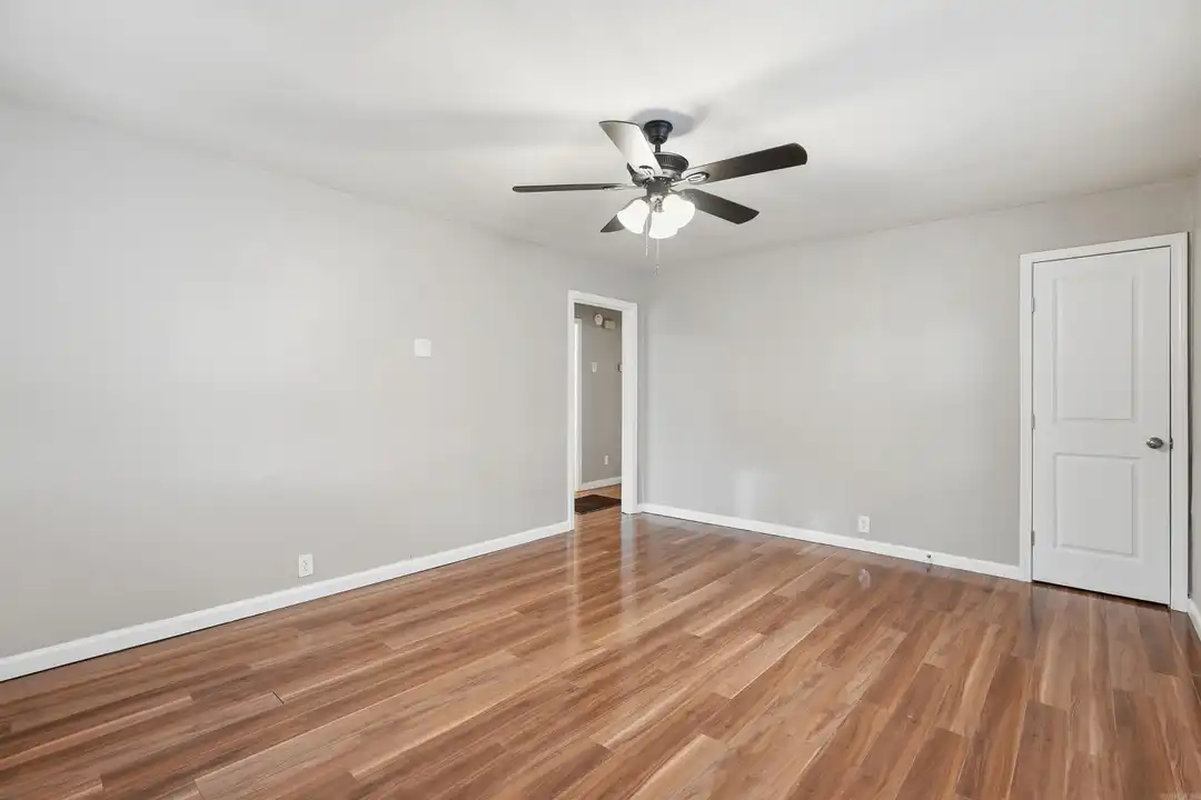 1320 S Summit St - View 5