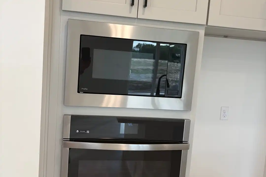 2770 W Aurora Ave - More