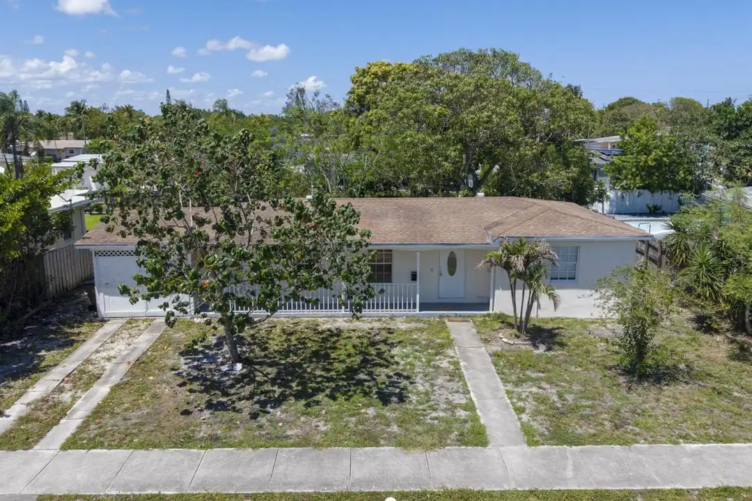 261 NE 42nd St - View 4