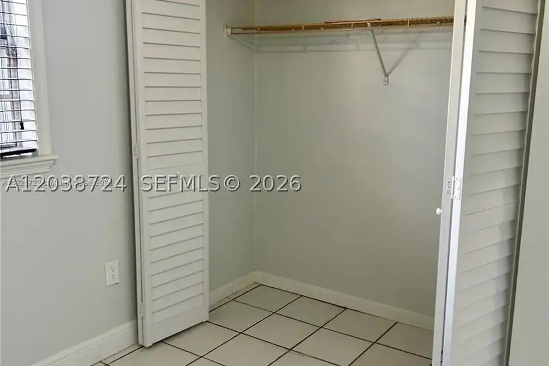 Apartment in Miami Gardens - View 3