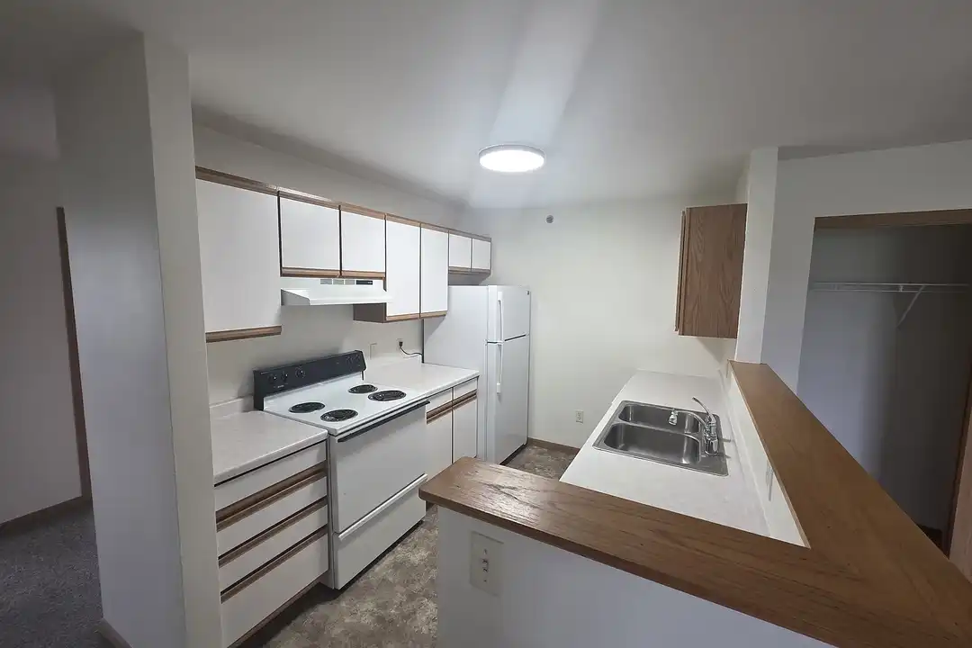 Rosewood Glen Senior Apartments – photo 1 of 10