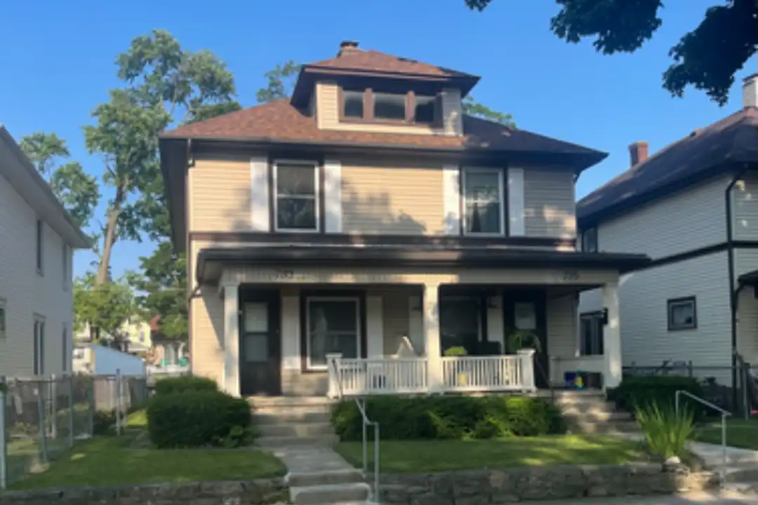 733 S 7th St – photo 1