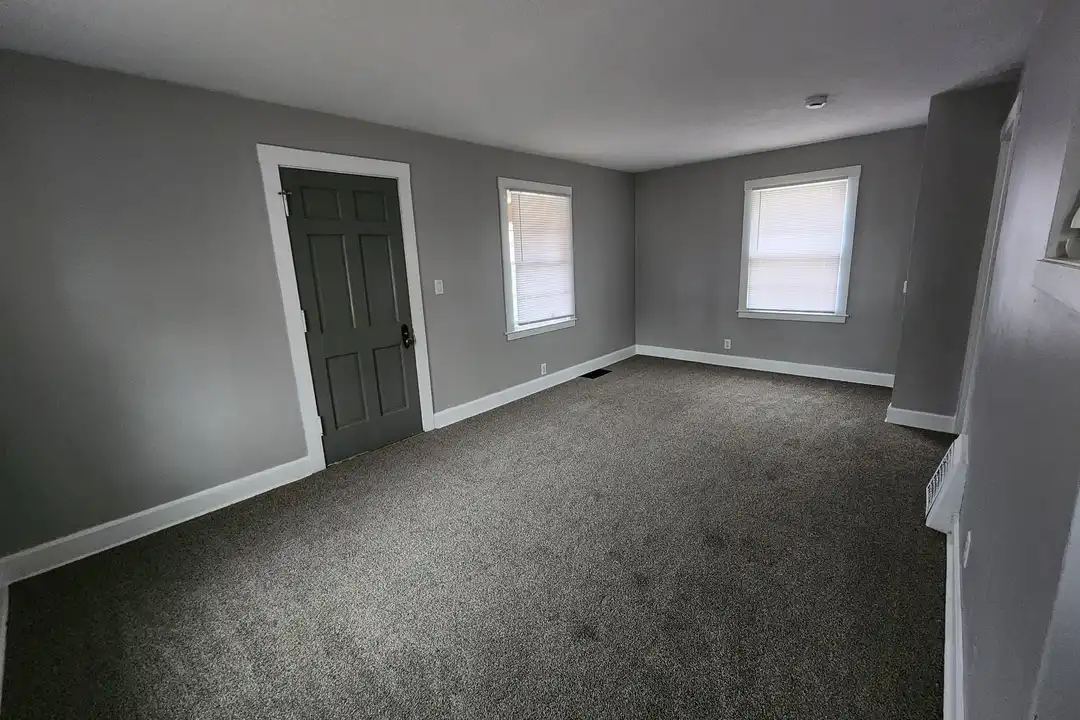 3233 17th Ave - More