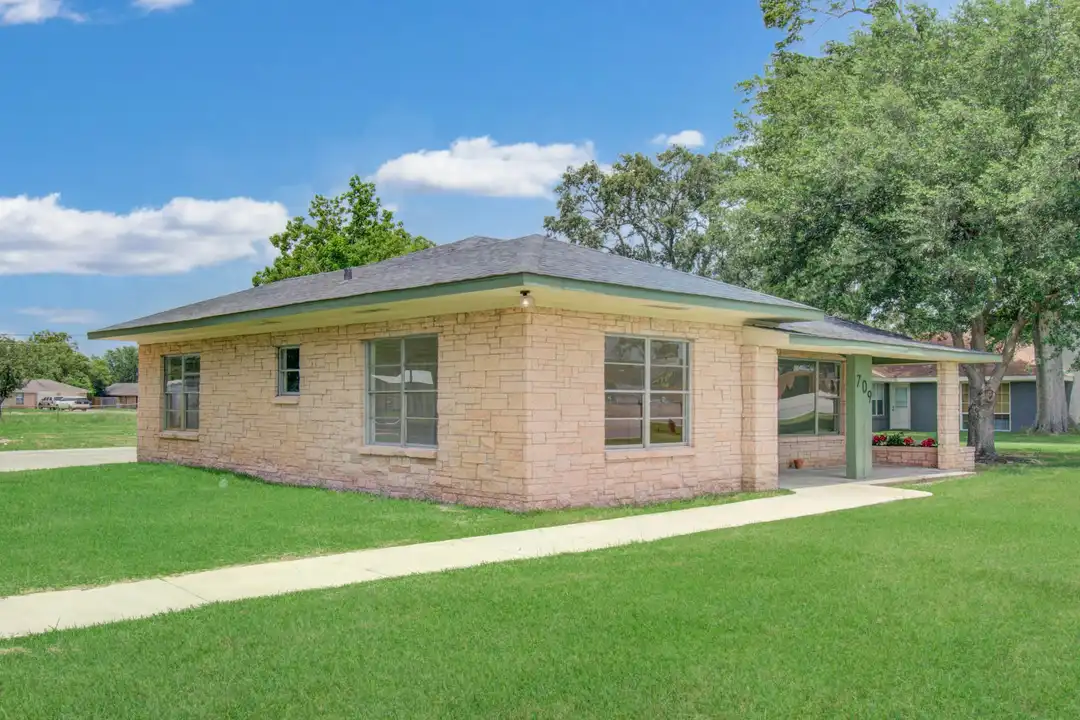 709 S McCarty Ave - View 4