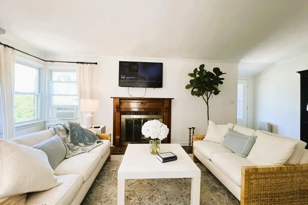 370 MacArthur Ave - View 6