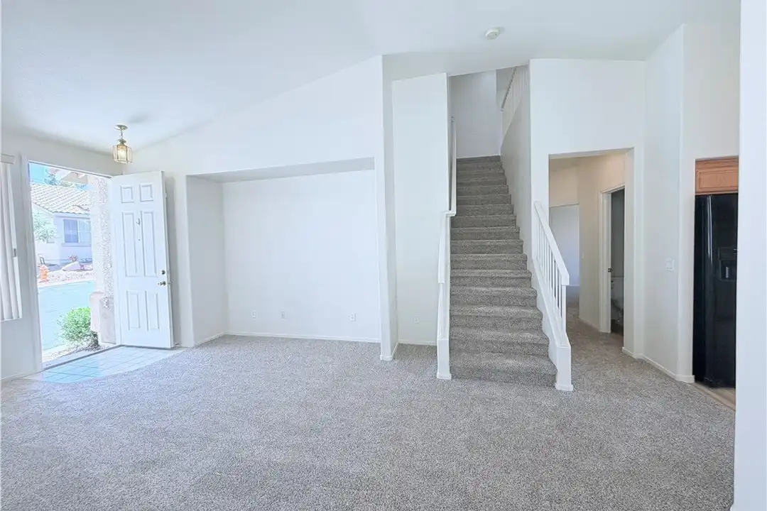 10404 Sloping Hill Ave - View 2