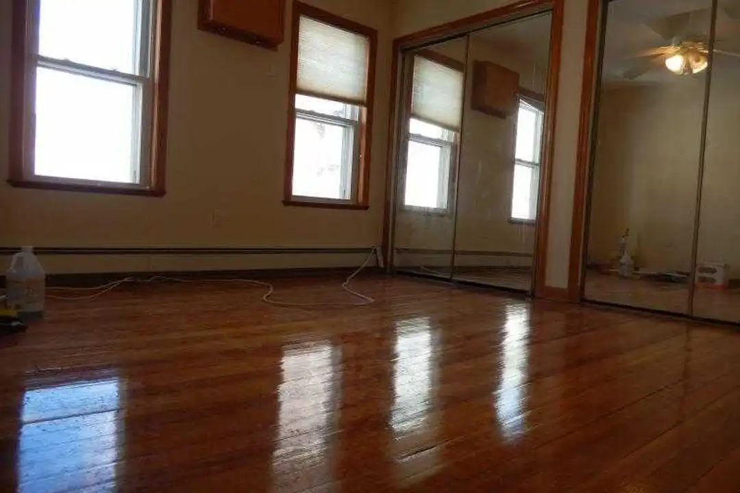 172 Leyden St - More