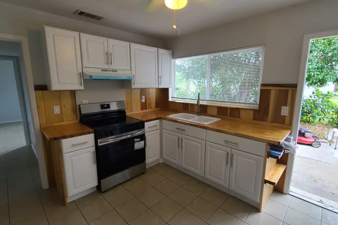 203 Santurce Ave unit B – photo 1