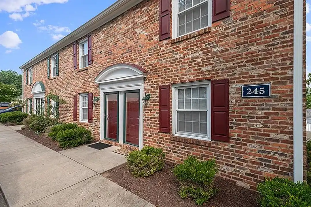 Blue Ridge Crossing Apartments & Townhomes - 255 Saponi Ln ...