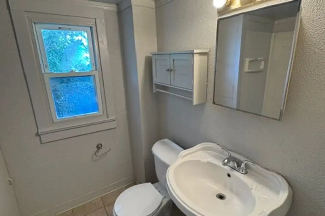 1018 Archer Ave unit 1018 1/2 Archer - View 5