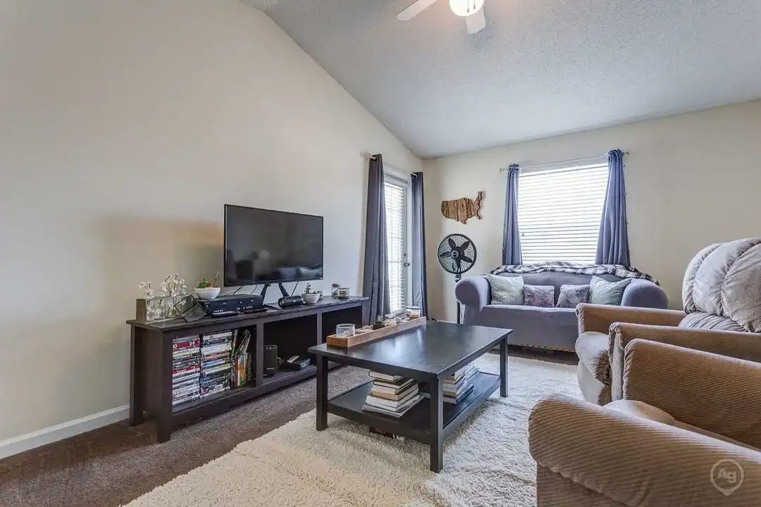 Britt Lake Apartments – photo 1