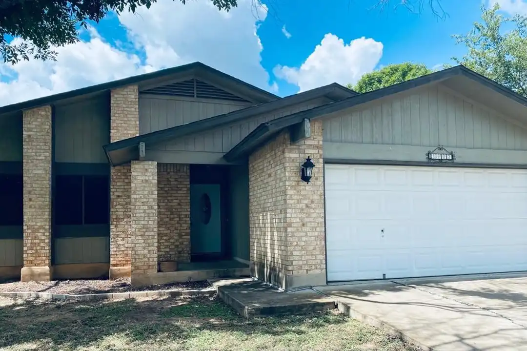 1702 Goodson Ln - View 2