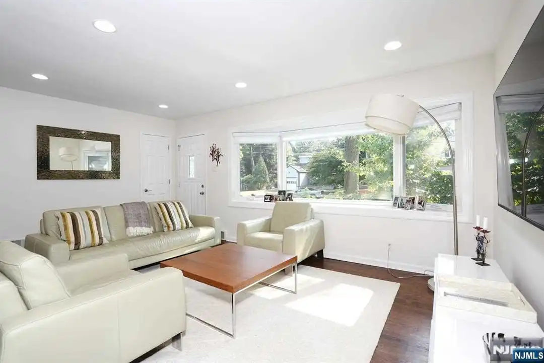 House in Cresskill - View 2