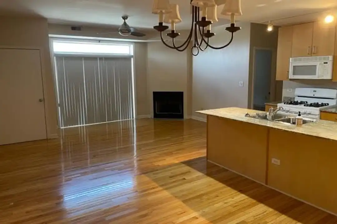 680 N Green St - View 3