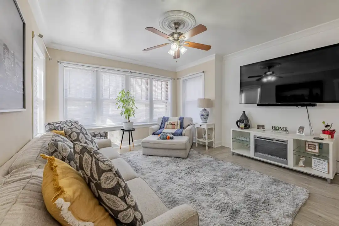 6429 S Richmond St unit 1 - View 2