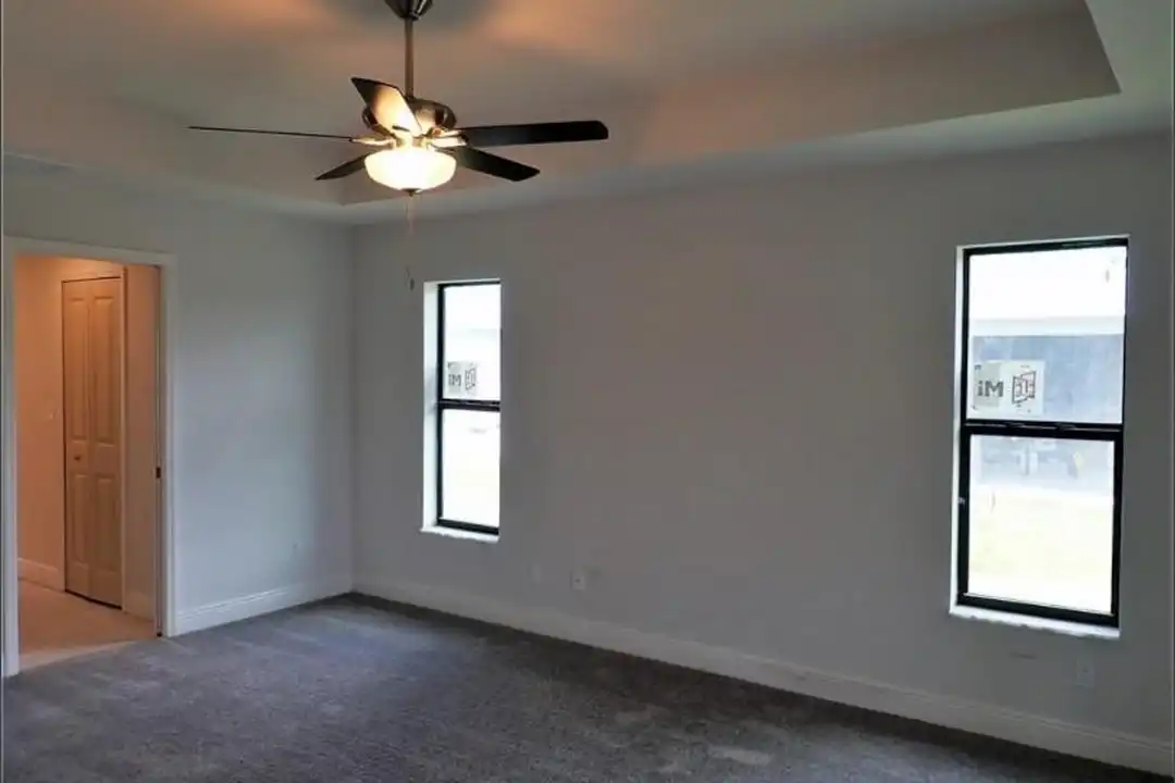 815 SW 11th Ct - View 5