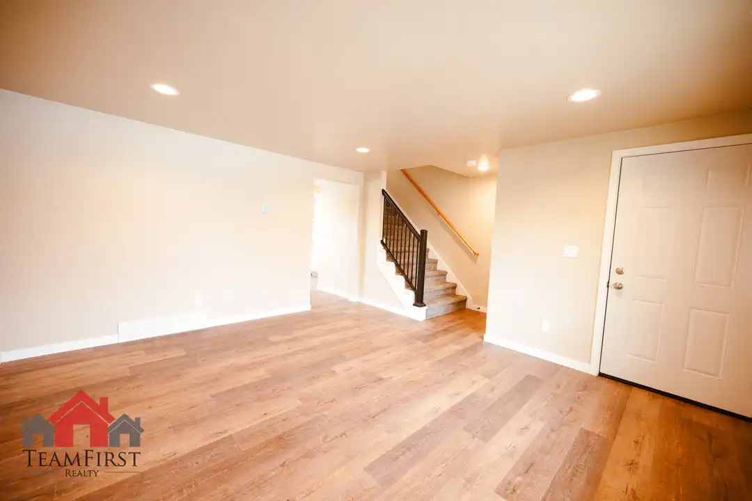 2022 Terry Ln - More
