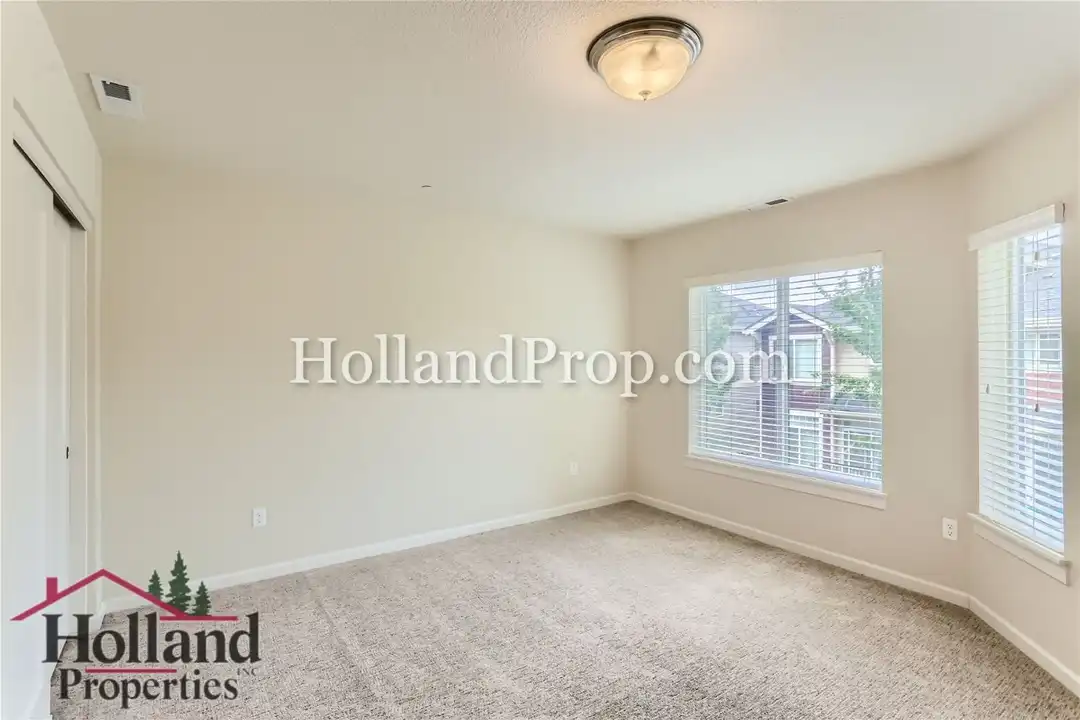 472 NE Patricia Ann Pl - View 6