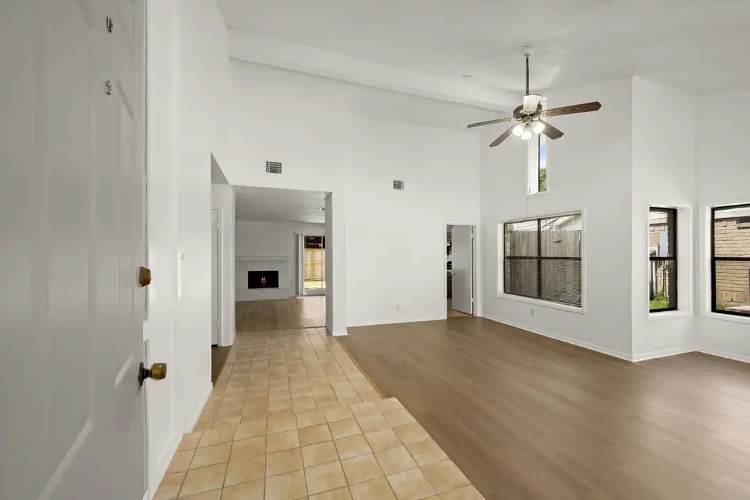 7415 Creekfield Dr - More