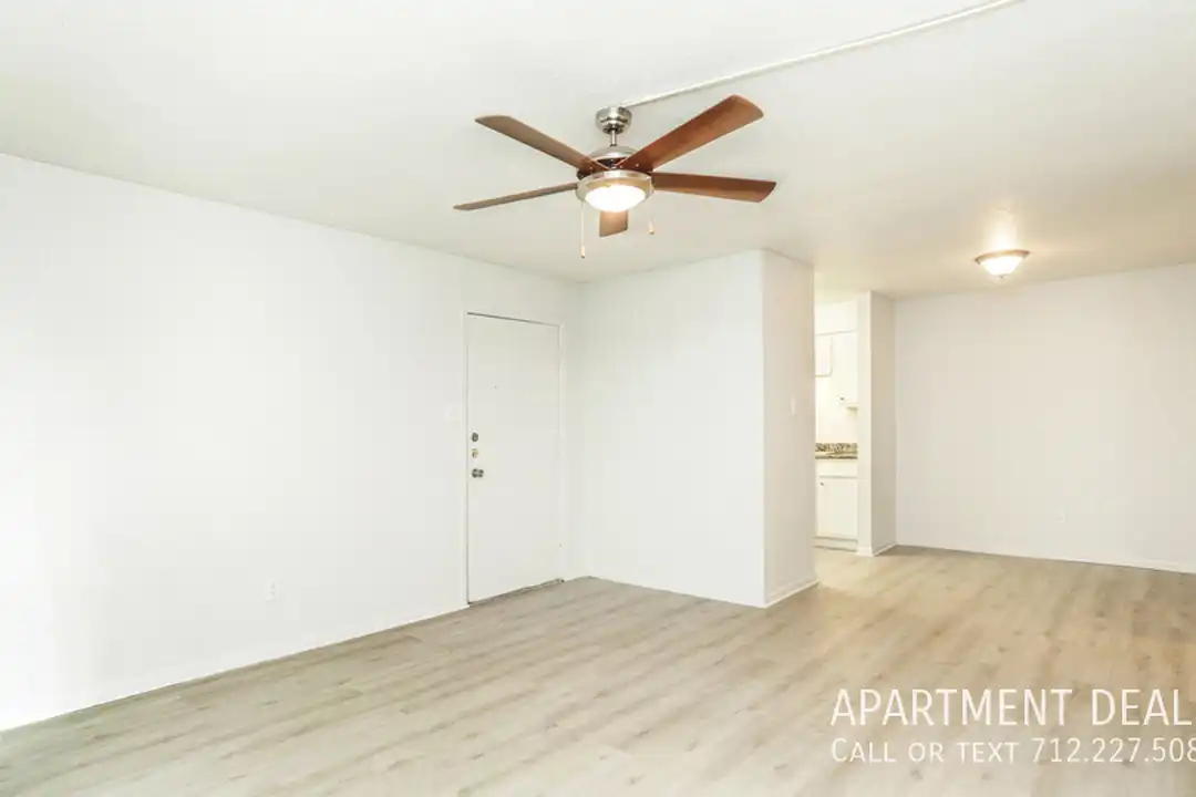 706 Hickory Dr - View 4