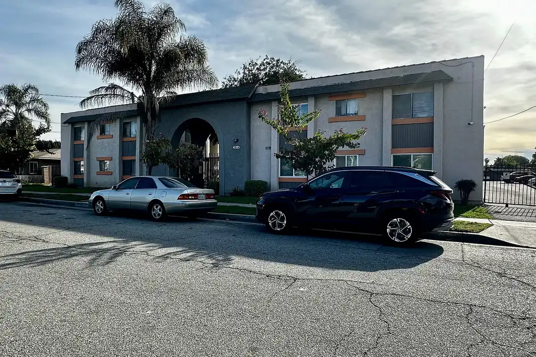 Apartment in El Monte - View 2