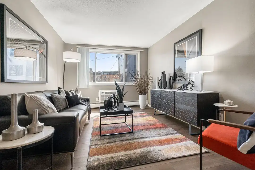 Uptown Square Apartments – pohled 5