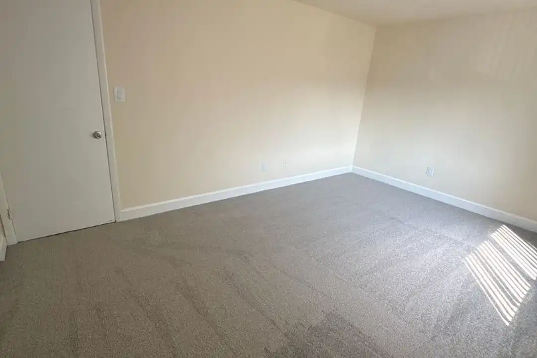 3331 Hewitt Ave unit 3351 #104 – photo 1