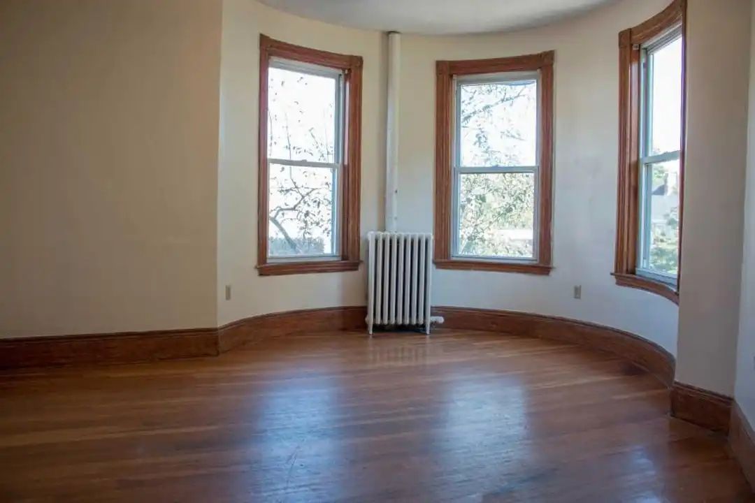 341 Centre St – pohled 6