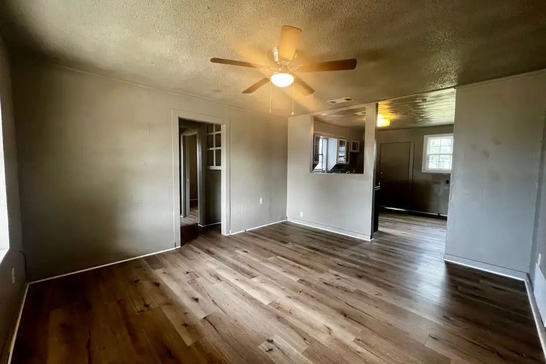 220 N 6th St - View 2