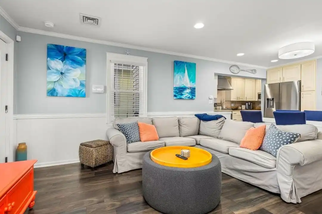 816 St James Pl unit 1377380P - View 2
