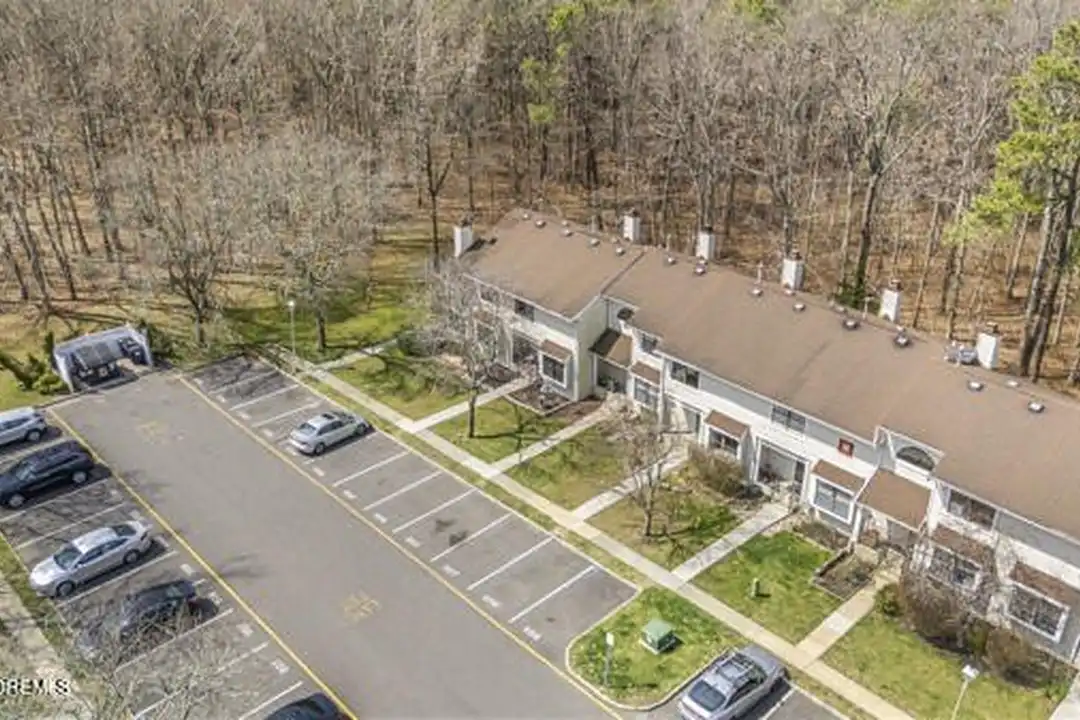 805 Arlington Dr - View 4