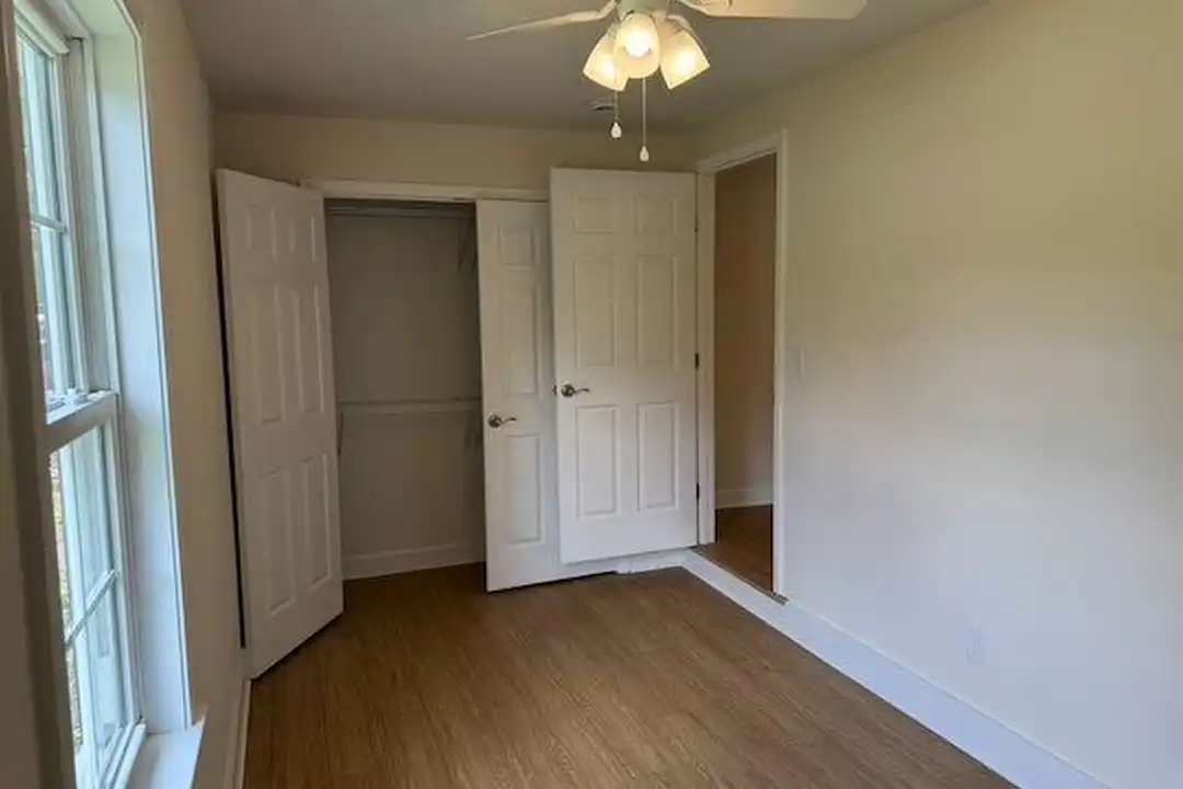 2100 Woodland Ave - View 2
