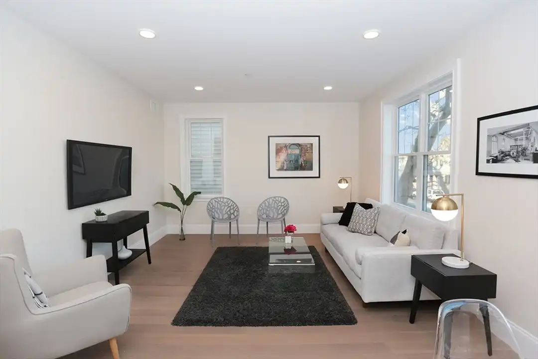 336 Chelsea St unit 5 - More