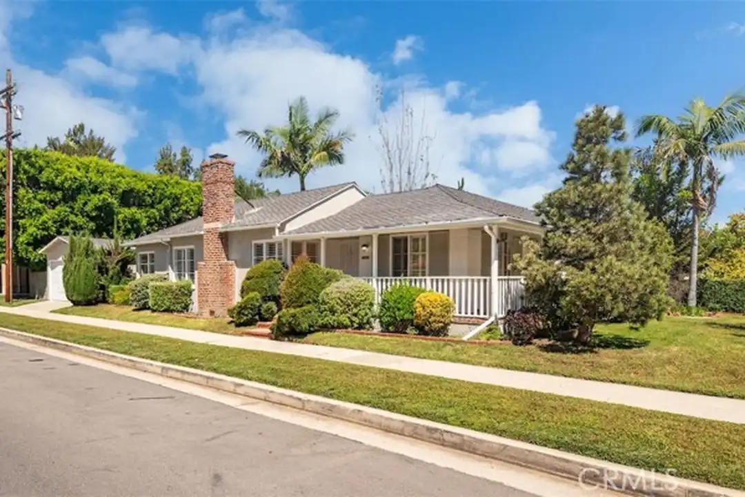 4603 Longridge Ave - View 5