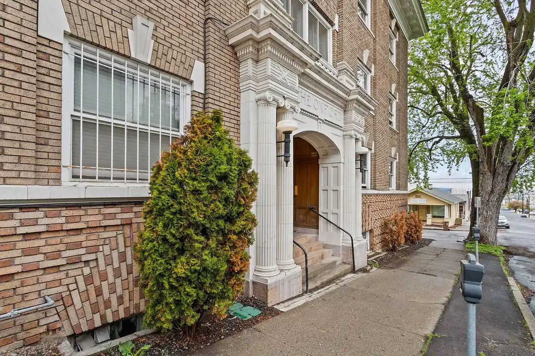 Oxford Apartments – photo 1