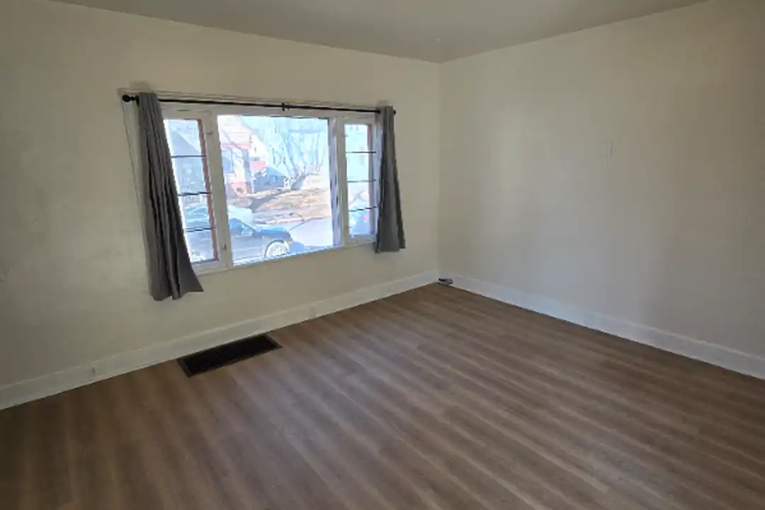 3122 N 42nd St – pohled 2