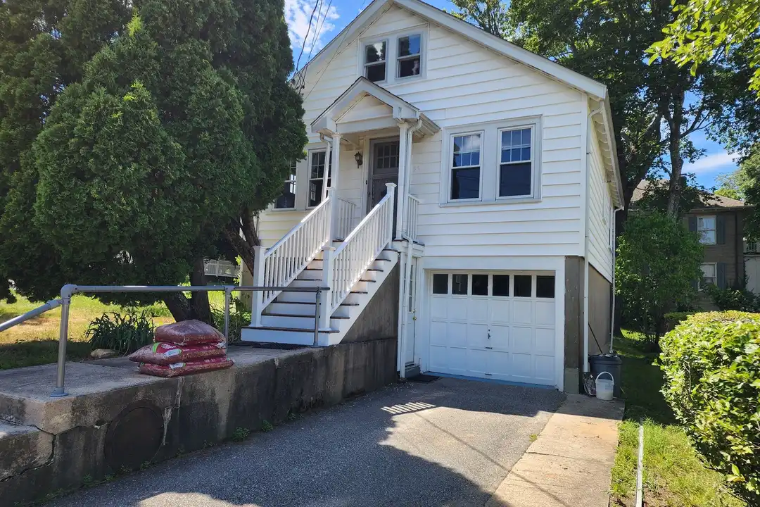 35 Bowker St – photo 1 of 10