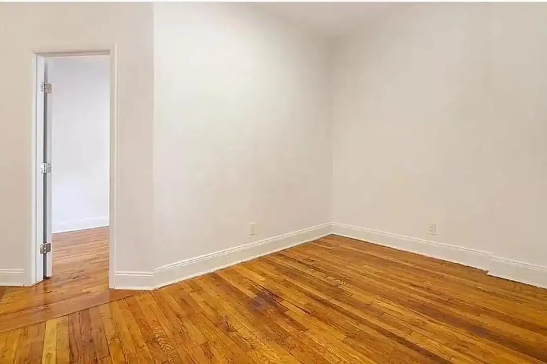 301 E 53rd St - View 4