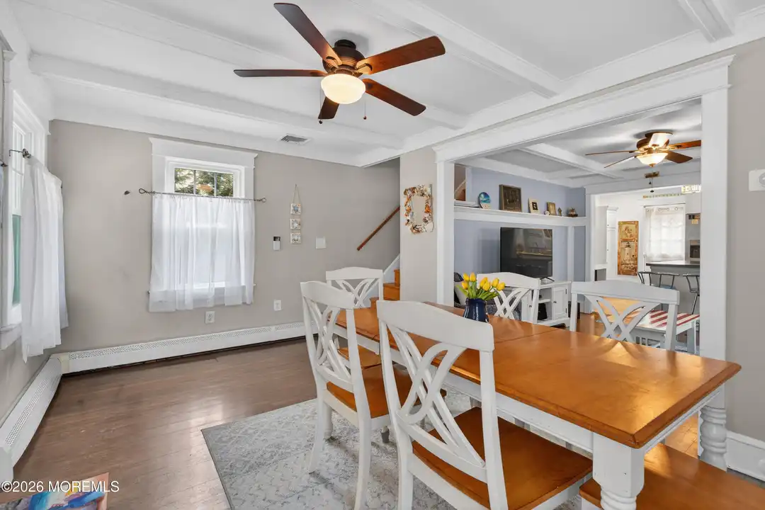 211 Lareine Ave - More