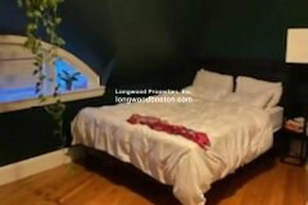 Apartment in Boston - View 5