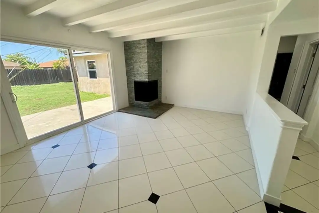 1211 N Siesta St - View 3