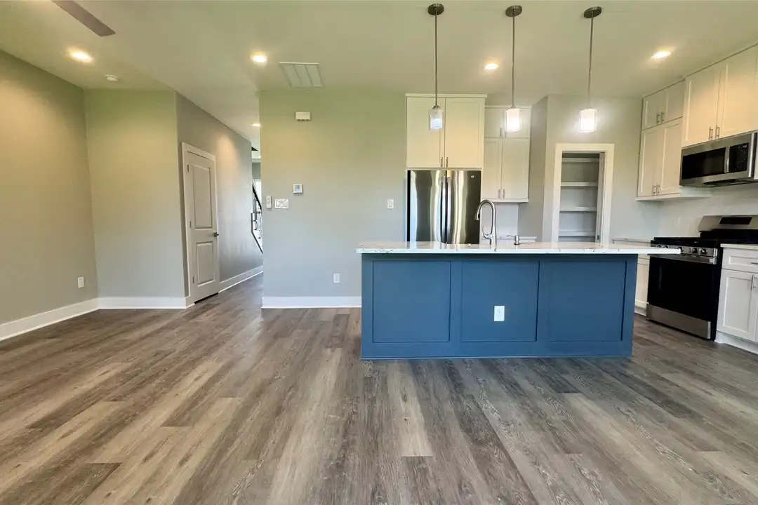 700 Ebenezer Ln - View 5