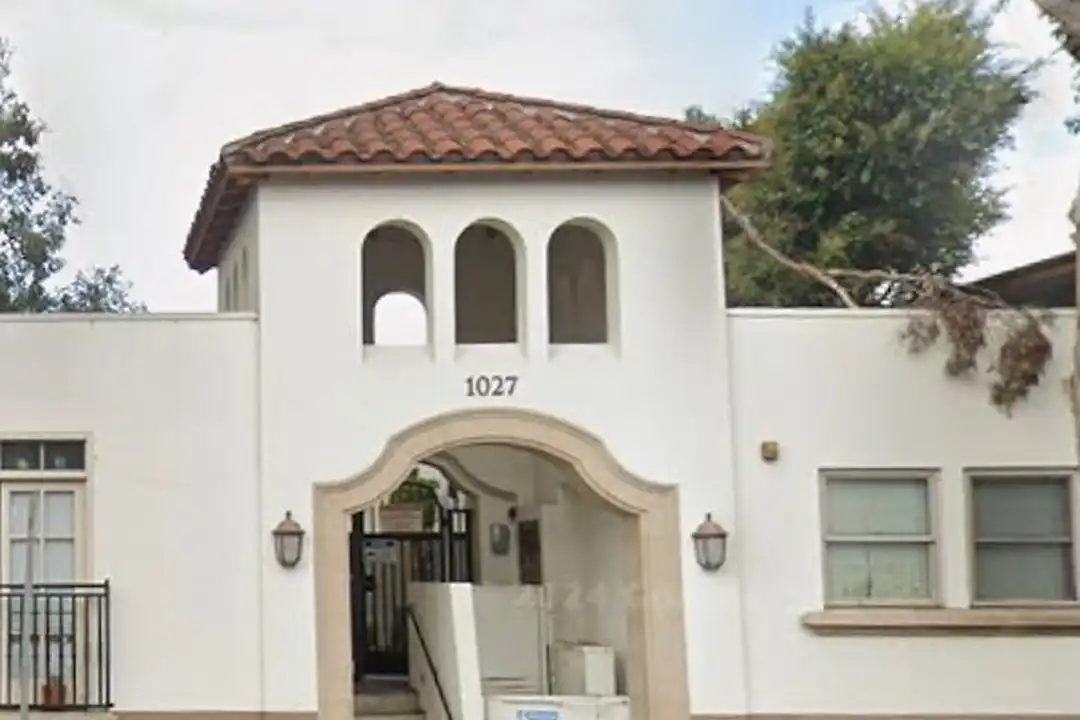 1034 Redondo Ave – photo 1 of 4