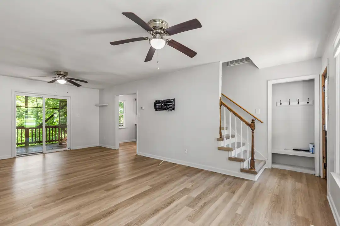 4001 London Dr - More