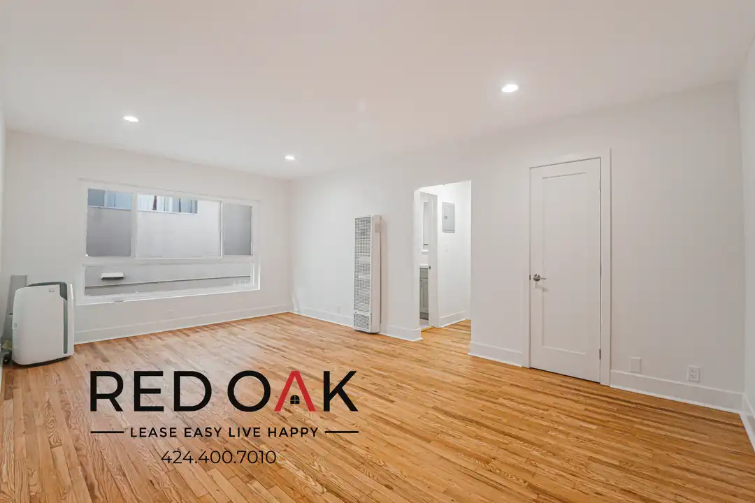 120 S Oxford Ave - View 2