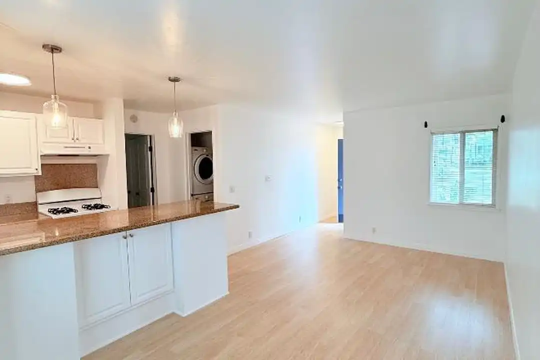 Apartment in Santa Barbara - View 2