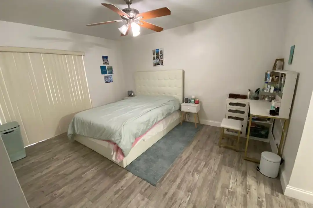 Apartment in Miami - View 3