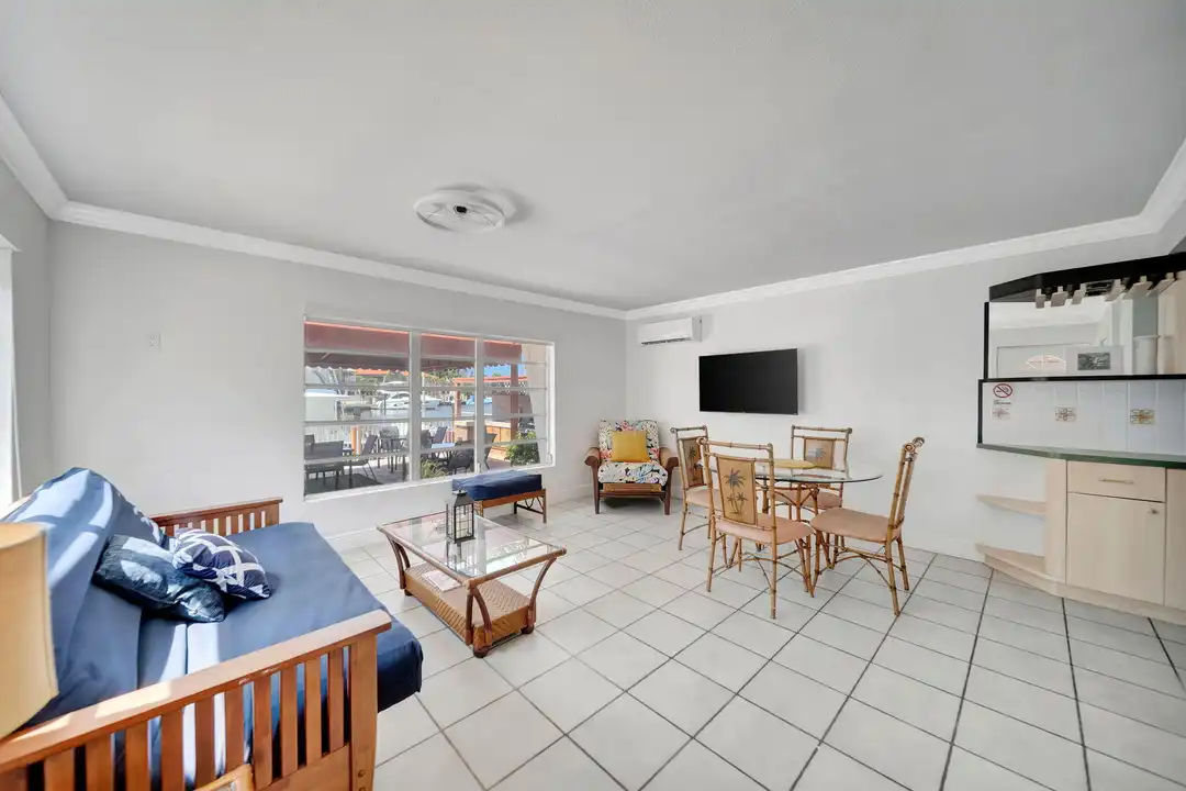 2724 NE 14th St unit 3 - View 3