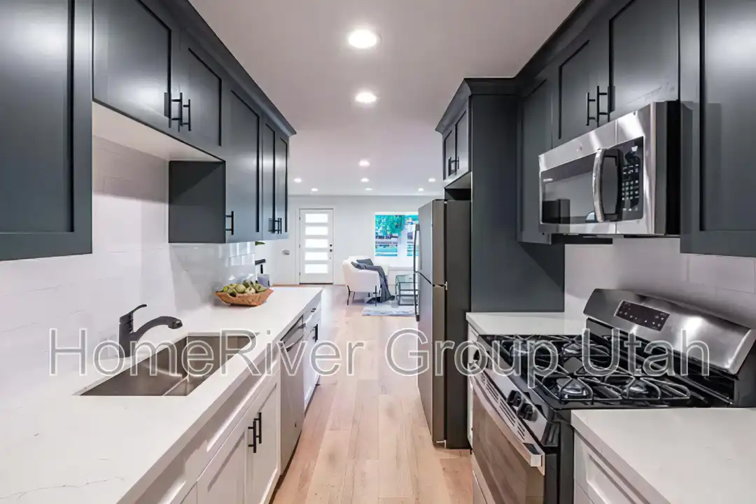 1626 Downington Ave S - View 2